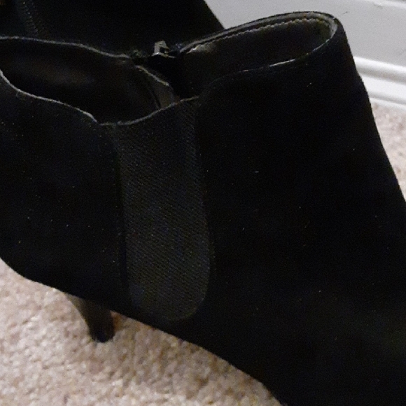Elegant Black Ankle Boots - Picture 2 of 10